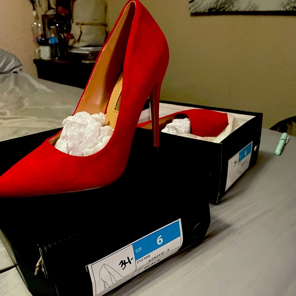 Size 6 Red Heels 👠 Brand new never worn.❤️ Bought from Boutique!$22orBest Offer